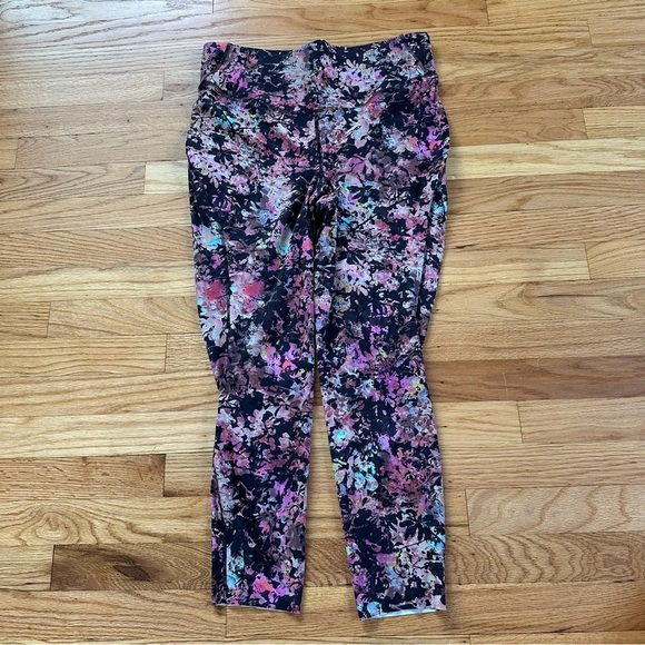 lululemon athletica Pants - Lululemon Base Pace High-Rise Crop 23" in Stencil Blossom Red Multi Sz 12